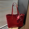 Borsa tote trapuntata rossa con fiocco in seta e motivo dorata doppia felicità - Rosso Vino Trapuntato