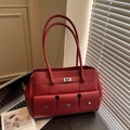 Sac fourre-tout vintage rouge foncé avec fermoir argenté et trois poches avant - Bordeaux
