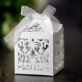 Lasergeschnittene weiße Hochzeits-Gastgeschenkbox mit Blumenmuster und weißer Schleife - Weiß