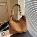 Sac bandoulière en toile marron avec sangle réglable et détail de poche latérale - Marron