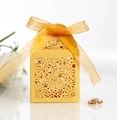 Scatola di caramelle dorata tagliata al laser con girasoli e fiocco in nastro d'organza - Oro