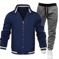 Detail eines dunkelblauen Trainingsanzugs mit gestreiften Bündchen und grauer Jogginghose - Navy Blau Und Dunkelgrau