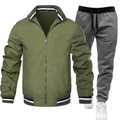 Detail von olivgrüner Trainingsjacke und grauer Jogginghose mit gestreiften Bündchen - Armeegrün Und Dunkelgrau