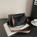 Borsa a tracolla nera in nylon con ampia tracolla vintage e dettagli di cerniera dorata - Nero