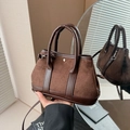Sac seau vintage en daim marron avec bordure en cuir et boucle dorée élégante - Marron