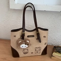 Grande borsa tote beige e marrone con motivi a gatto e ciondolo di peluche carino - Tè al Latte Con Ciondolo
