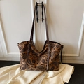 Sac fourre-tout vintage en daim marron avec motifs Paisley et fines anses en cuir - Paisley sans Pendentif
