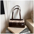 Borsa a spalla vintage marrone scuro con bordo in pelliccia bianca e fibbia argento - Marrone