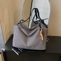 Grande borsa tote retrò in tela grigia con manici in pelle nera e ciondolo di perle - Con Ciondolo / Grigio