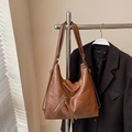 Brown vintage minimalist tote bag in faux leather with shoulder strap and front zipper pocket - No Pendant / Brown