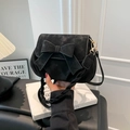 Modische schwarze matte Satteltasche mit großer Schleife und geflochtenem Griff - Schwarz