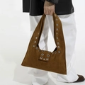 Bolso hobo marrón de ante de gran capacidad con ojales metálicos plateados - Marrón