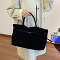 Bolso tote grande de ante negro para mujer con asas y detalle de hebilla - Negro
