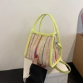 Bolso bombonera de rayas tejidas de colores con correas de cuero amarillo neón - Amarillo