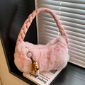 Borsa a mano in peluche rosa con manici intrecciati e nappa decorativa in perline di legno - Rosa con ciondolo