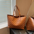 Grande borsa tote trapuntata marrone caramello con rivetti dorati e interno spazioso per donna - Marrone