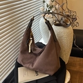 Bolso hobo de ante marrón con borla de cuentas de madera y correa de cuero retro - Marrón