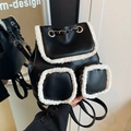 Sac à dos rétro en cuir noir avec bordure en peluche blanche et fermeture à chaîne - Noir