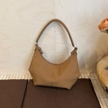 Borsa a spalla hobo minimalista in pelle kaki con dettagli in metallo argentato - Marrone