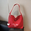 Bolso tote rojo de lona de gran capacidad con letras impresas y colgante blanco - Burdeos