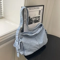 Borsa a tracolla in denim azzurro con ampia tracolla regolabile e grande capacità - Azzurro