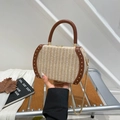 Regenbogen Strohtasche mit braunem Lederbesatz und einer goldenen Metallkette Riemen - Braun