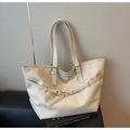 Dettaglio della borsa tote crema in ecopelle con spallacci regolabili e tasca laterale - Bianco Sporco