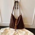 Borsa hobo vintage in pelle scamosciata marrone scuro con trama intrecciata e anelli - Caffè (Senza Ciondolo)