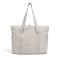 Dettaglio di borsa tote grigio chiaro con trama in nylon stropicciato e manici resistenti - Bianco Sporco