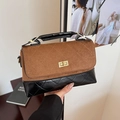 Borsa a tracolla in pelle scamosciata marrone e vernice nera con cuciture a rombi - Marrone