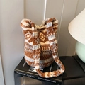 Borsa a secchiello etnica in pelliccia sintetica con tracolla in morbido peluche - Marrone Riso Etnico