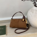 Elegante borsa Boston in camoscio marrone con dettagli vintage e tracolla in pelle - Marrone