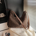 Grande borsa tote leopardata con tracolla regolabile marrone e targhetta in metallo - Stampa leopardata