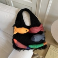 Sac fourre-tout noir en peluche avec des poissons décoratifs colorés en tissu fait main - Noir