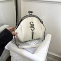 Sac bandoulière vintage blanc crème avec logo S en métal et fine bandoulière chaîne - Blanc
