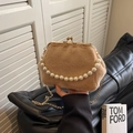 Bolso de noche de felpa caqui con asa de perlas y correa de cadena dorada - Caqui