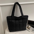 Grand sac cabas noir matelassé avec surpiqûres carrées et larges anses pour automne-hiver - Noir