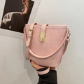 Rosa Vintage-Beuteltasche aus Wildleder-Imitat und Leder mit Gold-Drehverschluss - Rosa