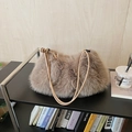 Sac polochon en peluche marron clair avec bandoulière en cuir pour l'automne - Marron