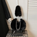 Borsa in ecopelliccia nera con manico in peluche e tracolla a catena argento - Nero