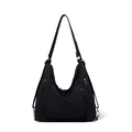 Détail du sac hobo en nylon noir imperméable avec boucles argentées et bandoulière réglable - Noir