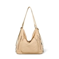 Détail du sac cabas beige en nylon avec poches zippées latérales et étiquette de marque - Khaki