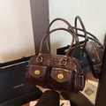 Borsa a bauletto marrone scuro lucida con doppie tasche frontali e fibbie oro - Marrone