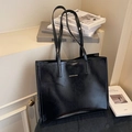 Bolso tote grande negro brillante con acabado texturizado y logotipo FASHION & BAGS - Negro