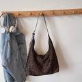 Borsa tote con stampa leopardata classica e sottili spalline marroni su appendino - Stampa Leopardata Piccola Caffè