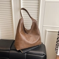 Grande borsa hobo marrone vintage in pelle sintetica di alta qualità dal design morbido - Marrone