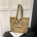 Elegante borsa tote con stampa leopardata in pelle scamosciata e etichetta in pelle nera - Cachi