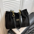 Schwarze Wildleder-Einkaufstasche mit goldener Kette und großem Fach für den Alltag - Schwarz