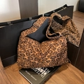 Large capacity tote bag with leopard print pattern and adjustable wide shoulder strap - No Pendant / Leopard Brown