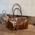 Vintage brown leather Boston shoulder bag featuring a stylish leopard star charm - Brown with Pendant / Brown